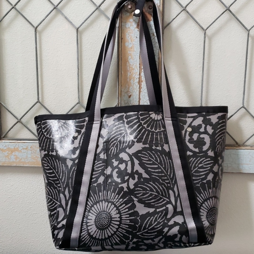 Lululemon tote with removable canvas bag